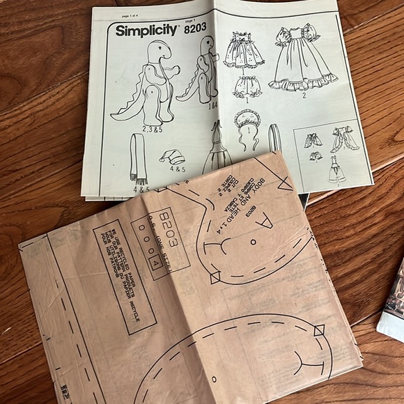 2 simplicity 1 McCall’s sewing patterns - Picture 4 of 11